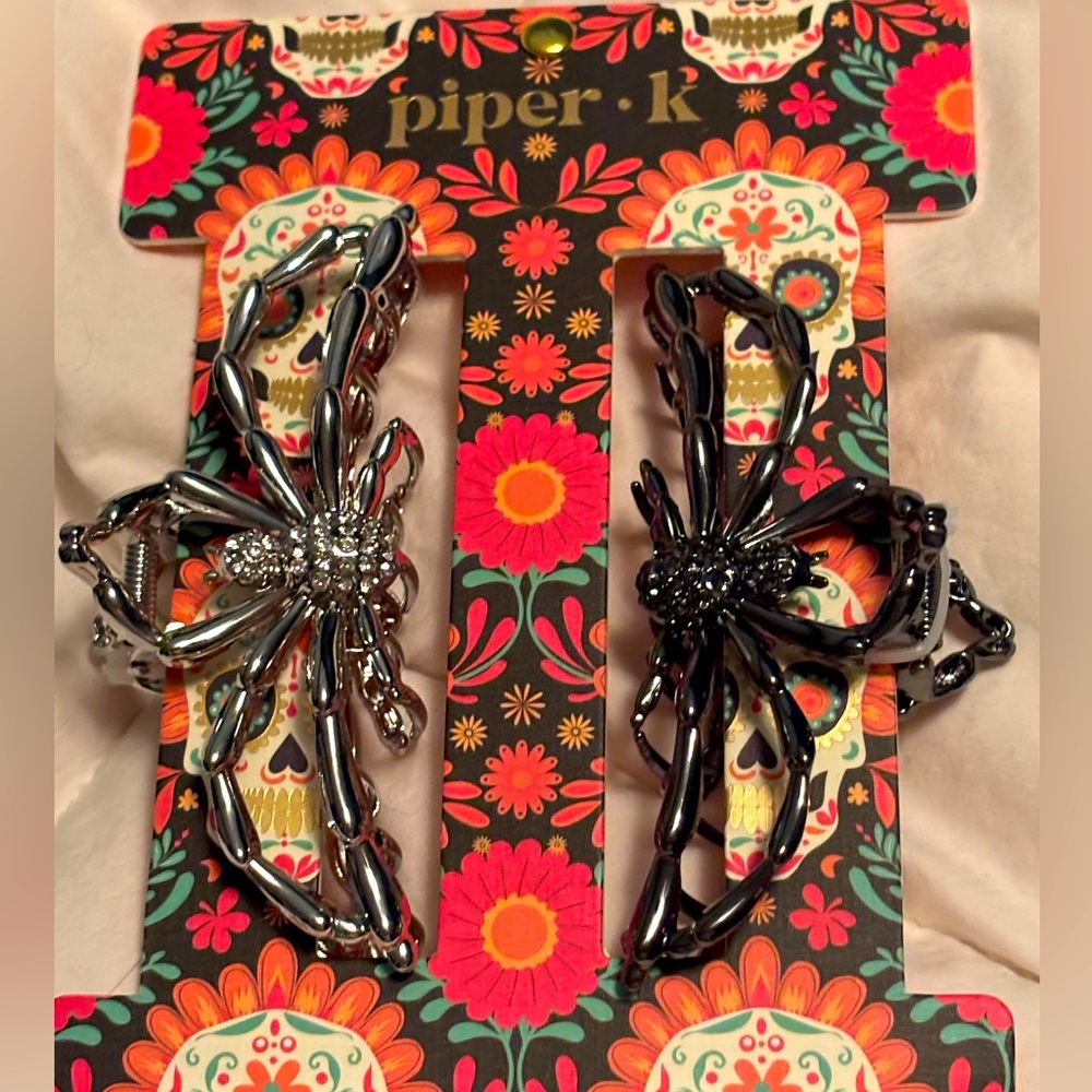 NWT Piper K Silver and Black Spider Hair Clips